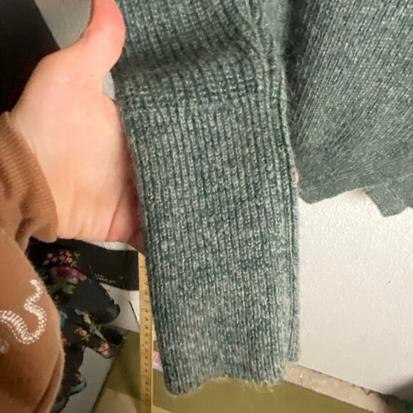 Banana Republic Size Small Green Wool Blend Ribbed Sweater Soft Asymmetrical Hem - Picture 5 of 7